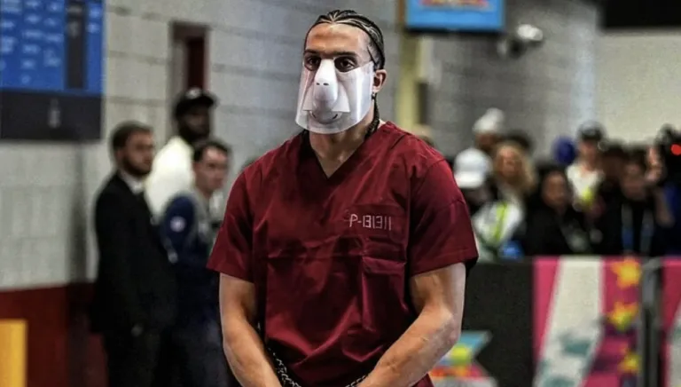 Mack Hollins sorprende con look “Hannibal Lecter” previo al Super Bowl