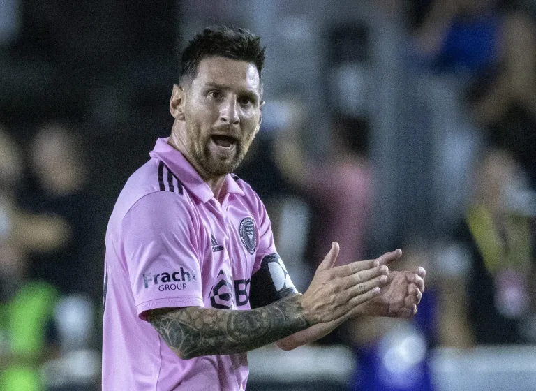 Messi perdió los papeles