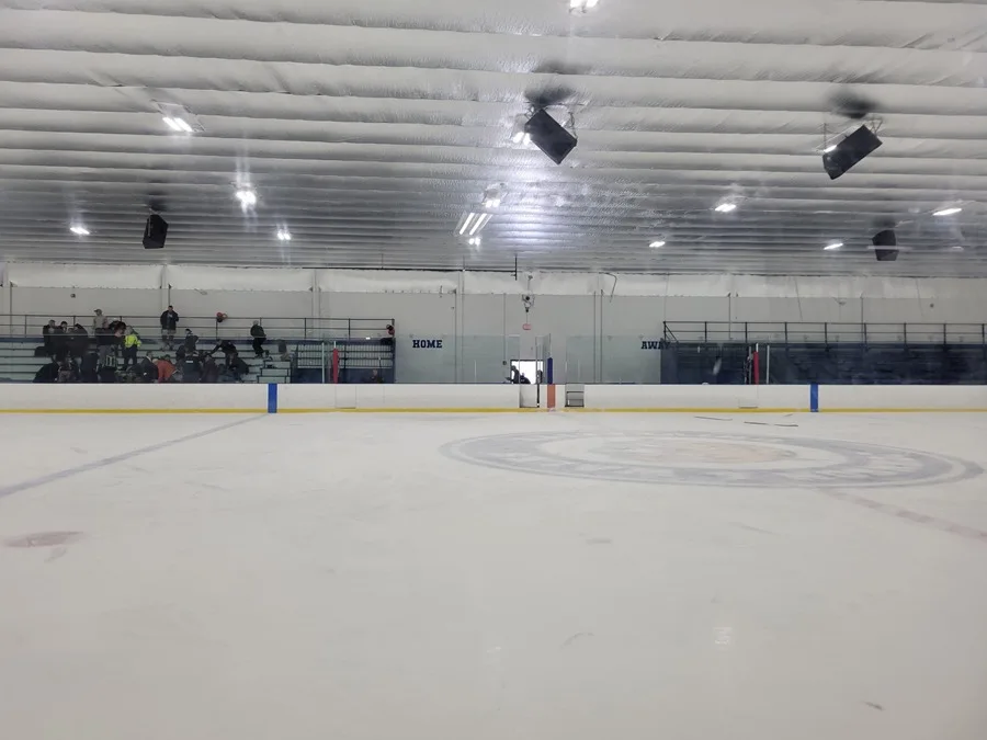 Rhode Island: Padre mata a su esposa e hijos en partido de hockey