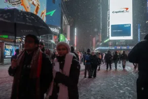 Tormenta invernal cancela miles de viajes