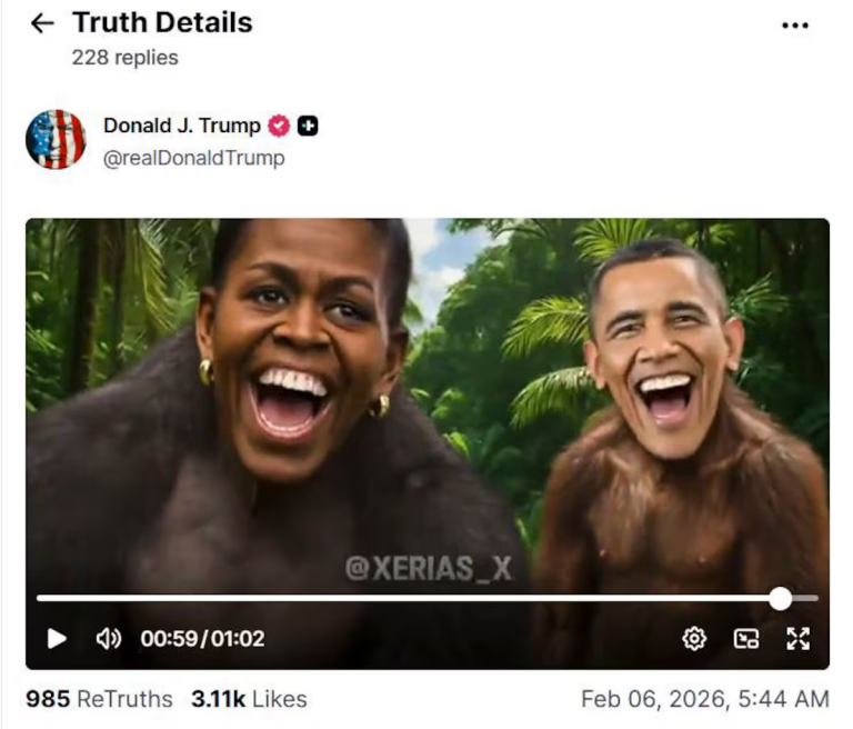 Imagen sacada del vídeo publicado por Donald Trump en la que los Obama aparecen caracterizados como monos EFE
