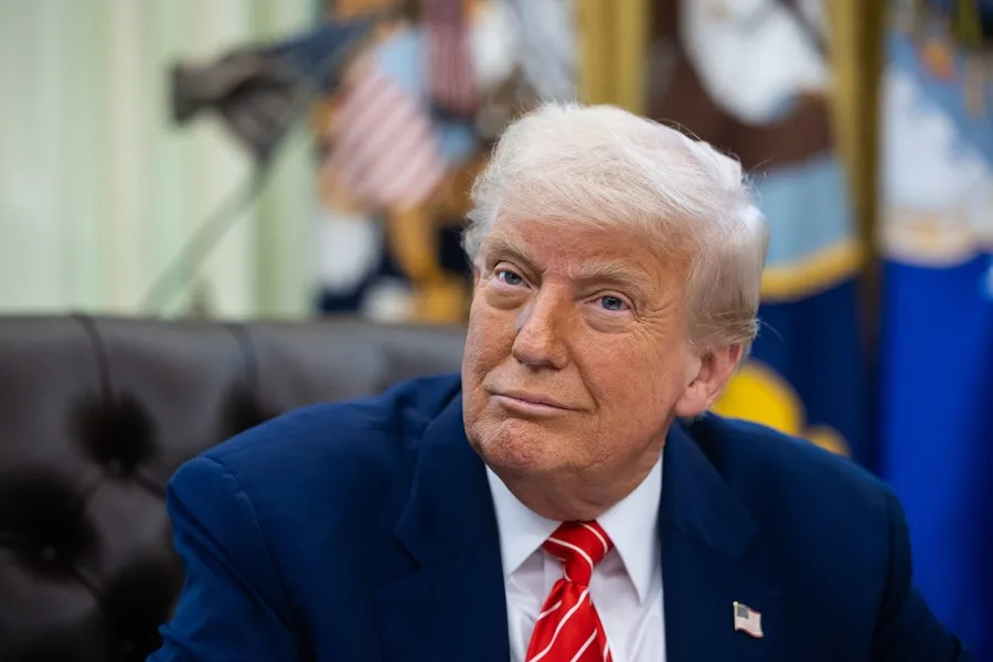 Trump se niega a disculparse por video que retrata a los Obama como simios