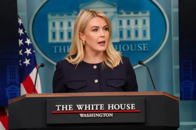 EN PORTADA: NEGOCIAN EL DHS Trump espera "propuestas serias" de demócratas para reabrir el DHS: Karoline Leavitt.