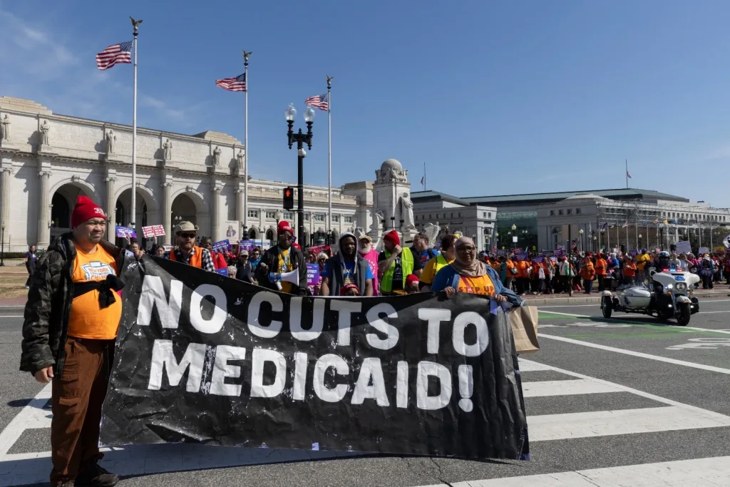 EN PORTADA: CRISIS EN MEDICAID Trump retiene más de US$ 250 millones a Medicaid en Minnesota por denuncias de fraude
