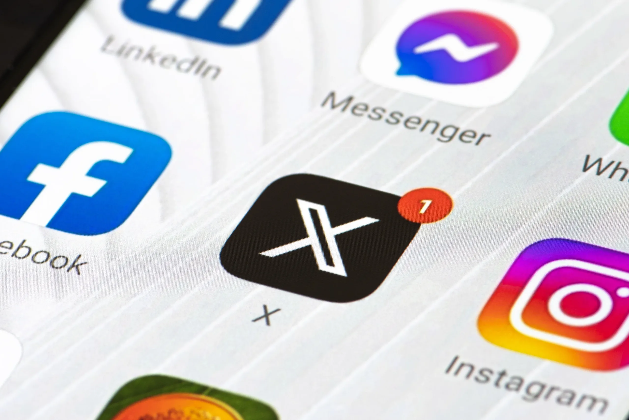 Caída global de X deja a miles de usuarios sin acceso