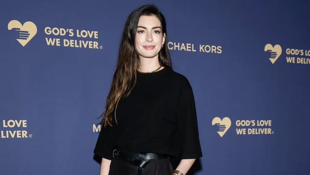 Anne Hathaway dijo que el show de Bad Bunny fue fantástico