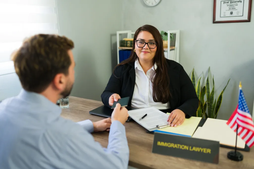 California financia apoyo legal a inmigrantes: ¿Cómo obtenerla?