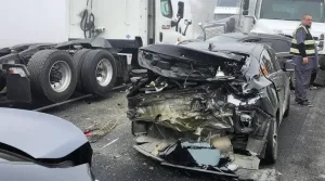 Caos en California: choque de 59 vehículos cierra la autopista 99