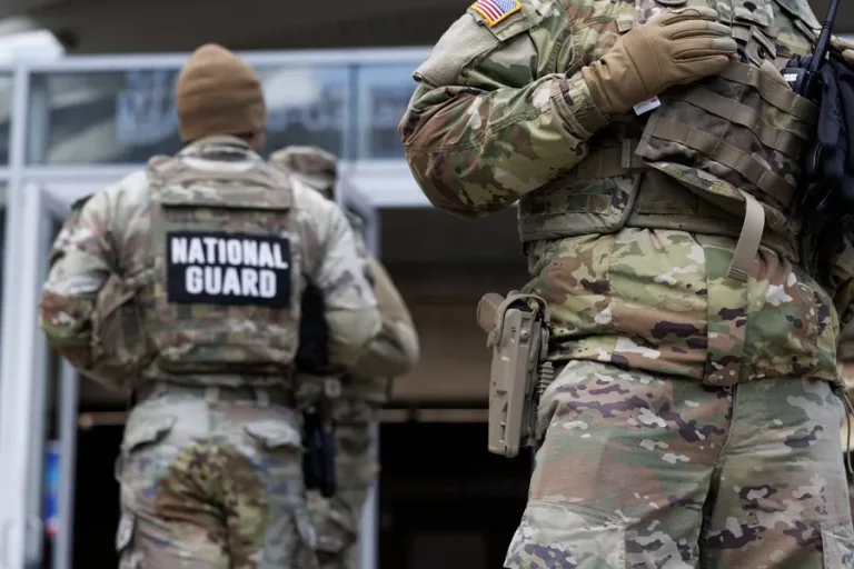 Chicago en alerta por redadas de ICE: lanzan toque de queda