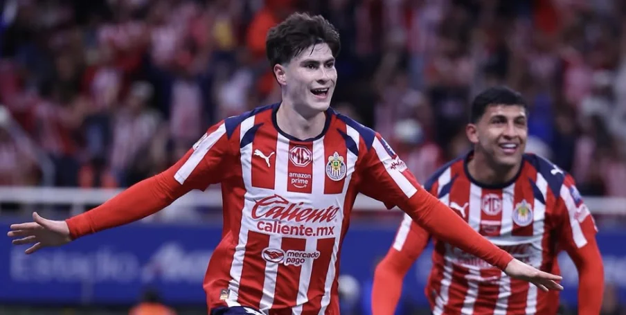 Chivas se impone al América con gol decisivo de “Hormiga” González