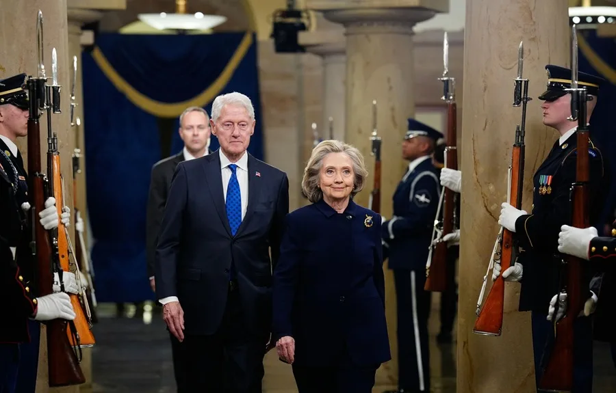 Por qué la comparecencia de los Clinton sobre Epstein amenaza el futuro de Trump