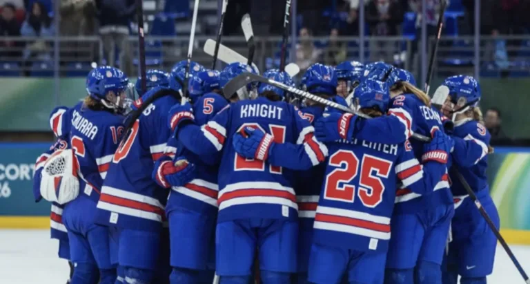 "Obligados a invitarlas": Equipo femenino de hockey responde a chiste sexista de Trump