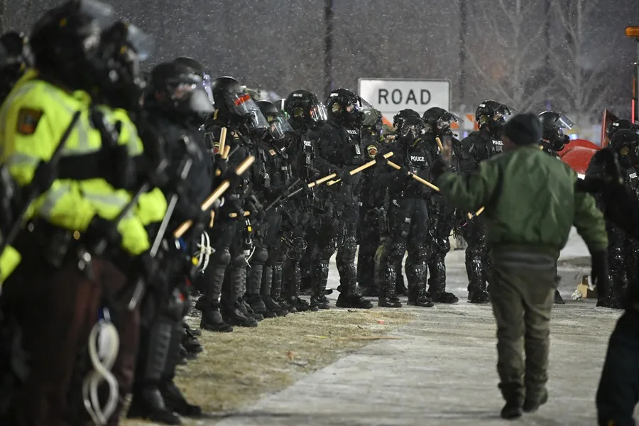 Demócratas presentan propuesta sobre ICE frente al cierre del DHS