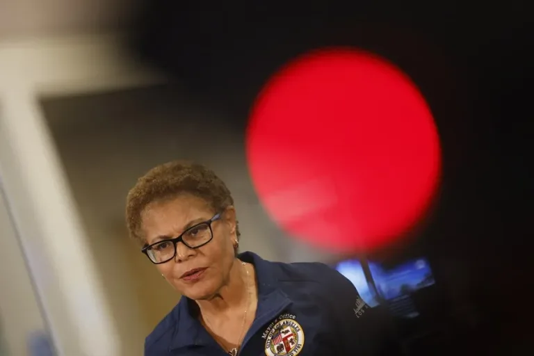 Alcaldesa de Los Ángeles prohíbe al ICE el uso de propiedades públicas