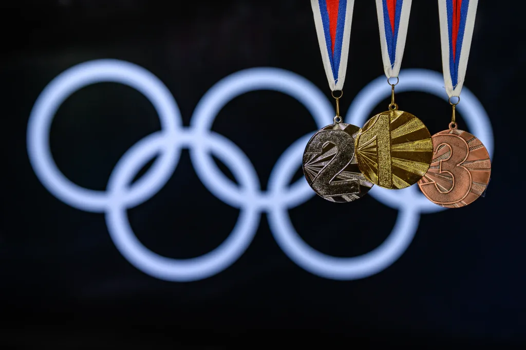 Denuncian que medallas de los Juegos Olímpicos de Invierno se rompen