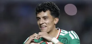 México golea 4-0 a Islandia en Querétaro