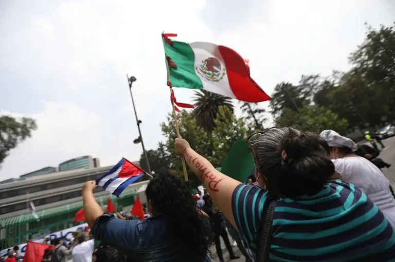 México exige justicia para migrante al que ICE le fracturó en cráneo