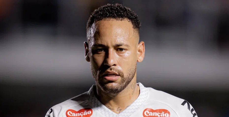 Neymar vuelve a Santos tras cirugía de rodilla