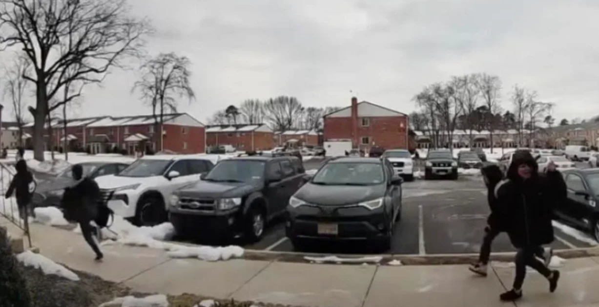 Niños en Nueva Jersey huyen de ICE en parada escolar