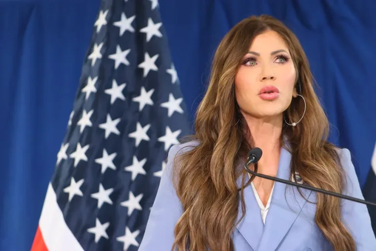 ¿Kristi Noem desviaba fondos de la Guardia Costera a ICE?