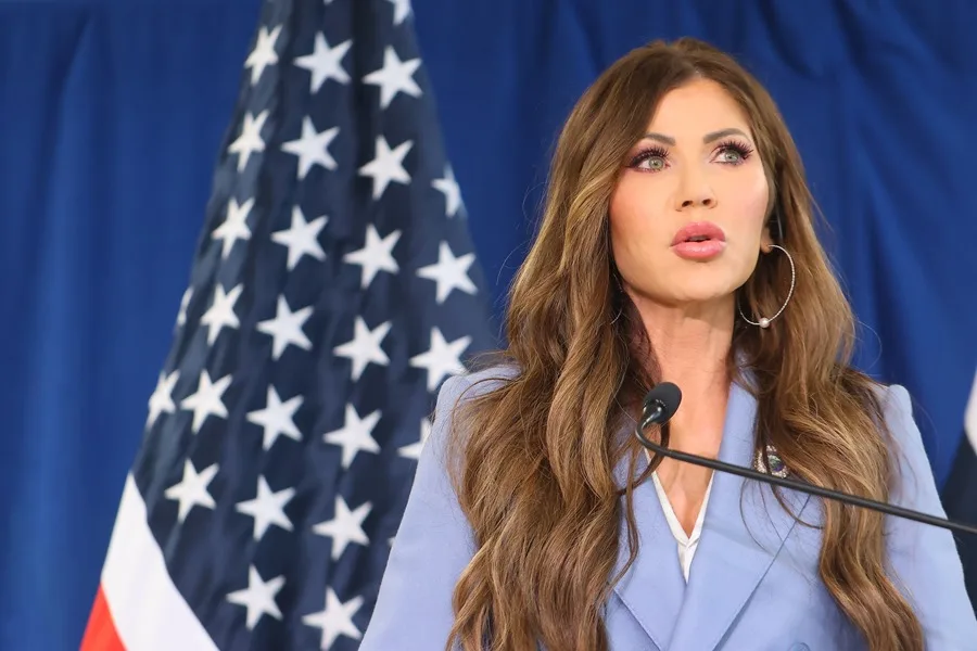 ¿Kristi Noem desviaba fondos de la Guardia Costera a ICE?