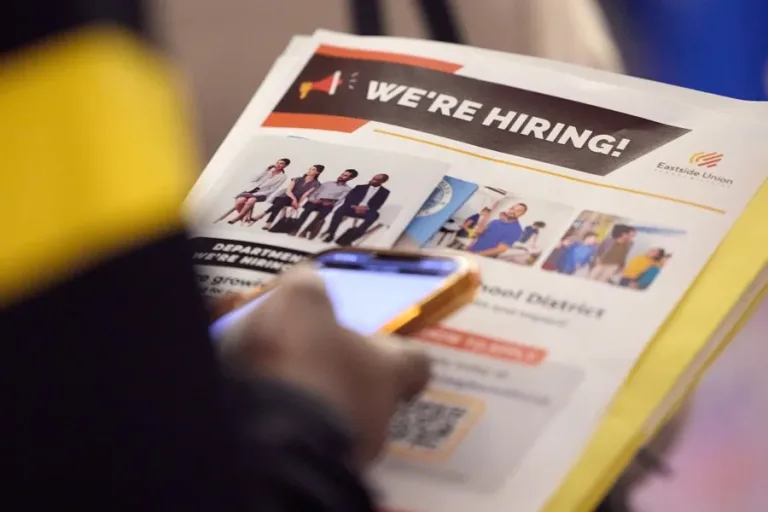 USCIS EE.UU. planea suspender los permisos de trabajo para solicitantes de asilo durante «años»