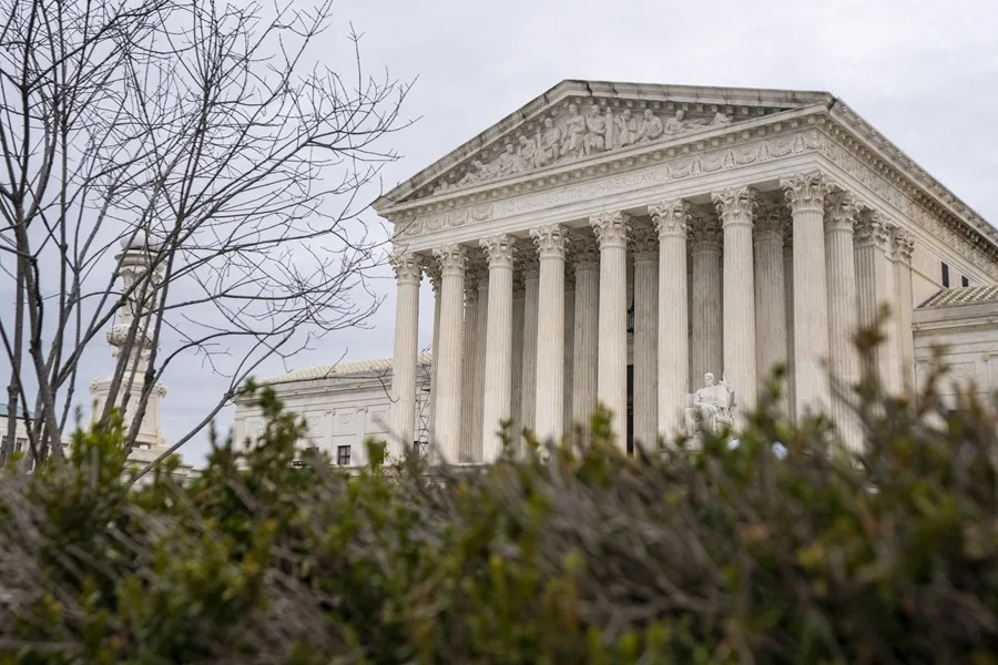 Trump amenaza con más aranceles a países tras fallo del Supremo