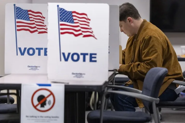 Casa Blanca respalda ley que obligaría a probar ciudadanía para votar