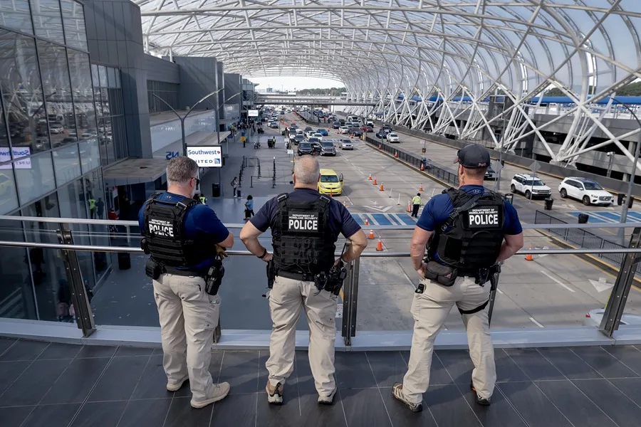 Cierre del DHS causa caos en aeropuertos