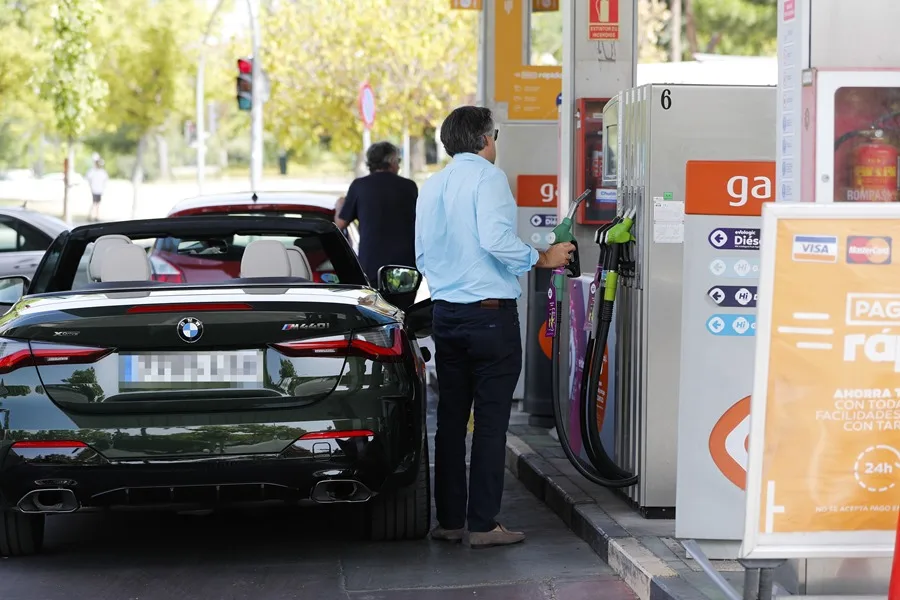 Golpe a la economía: Gasolina en EE.UU. llega a $3.20