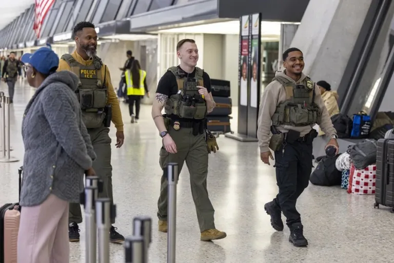 ICE no se retira de los aeropuertos