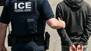 Padre entrega a su yerno a ICE