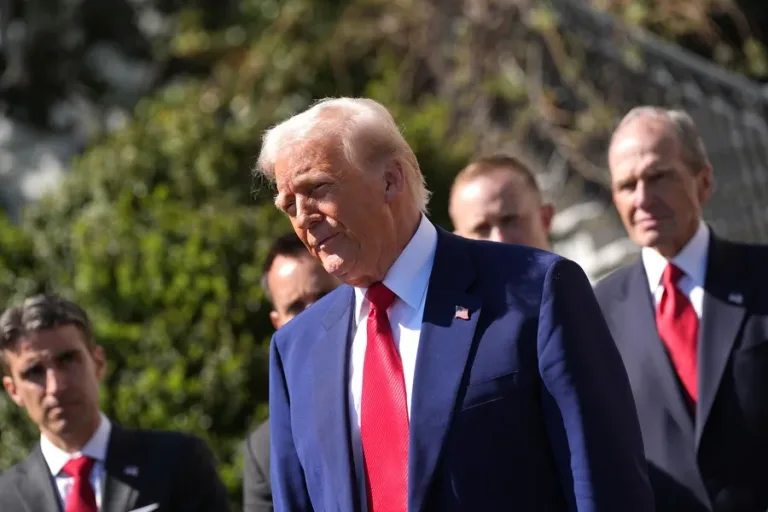 Trump teme crisis por alza en precios