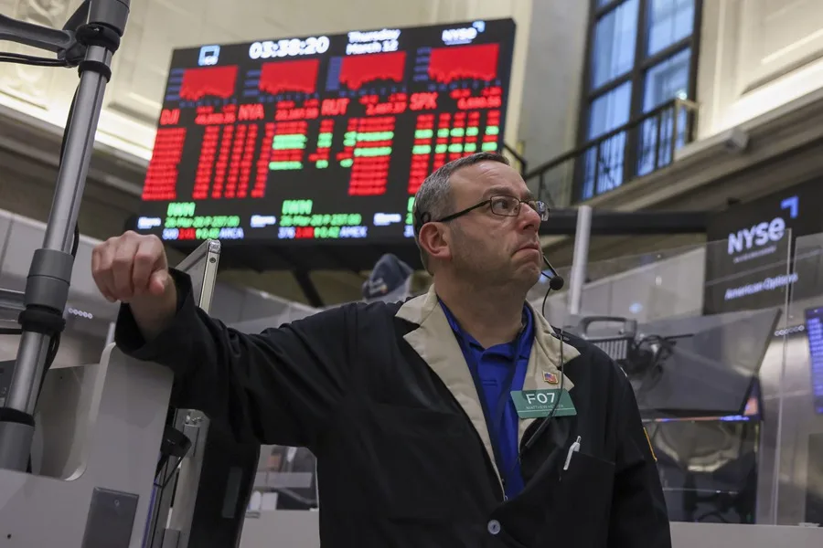 Wall Street cae tras que Irán negara negociaciones con Trump