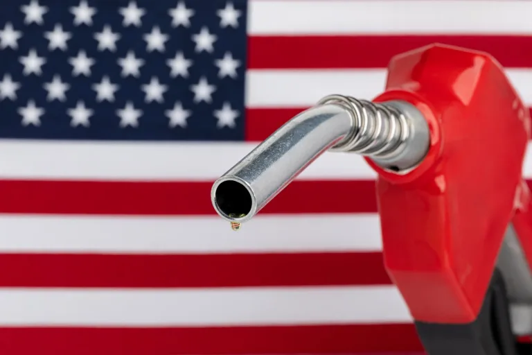 EN PORTADA: LEY JONES Trump suspende 60 días la centenaria “Ley Jones” para abaratar el petróleo.