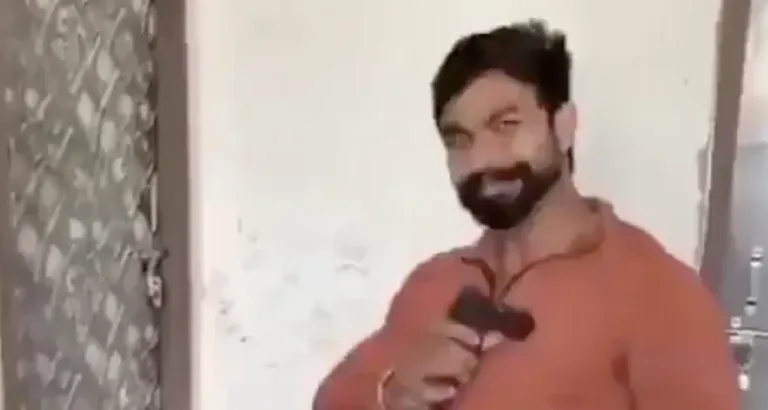 ¡Insólito! Hombre se dispara en el pecho al grabar video