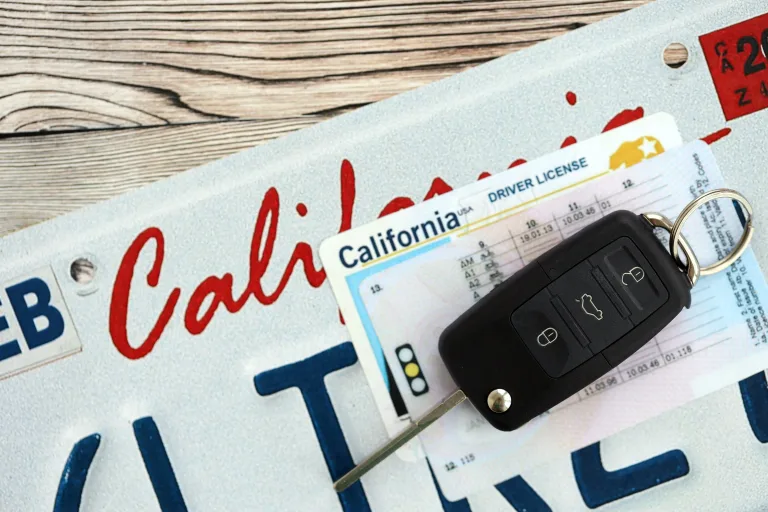 California cancela miles de licencias de conducir y exige nuevo trámite