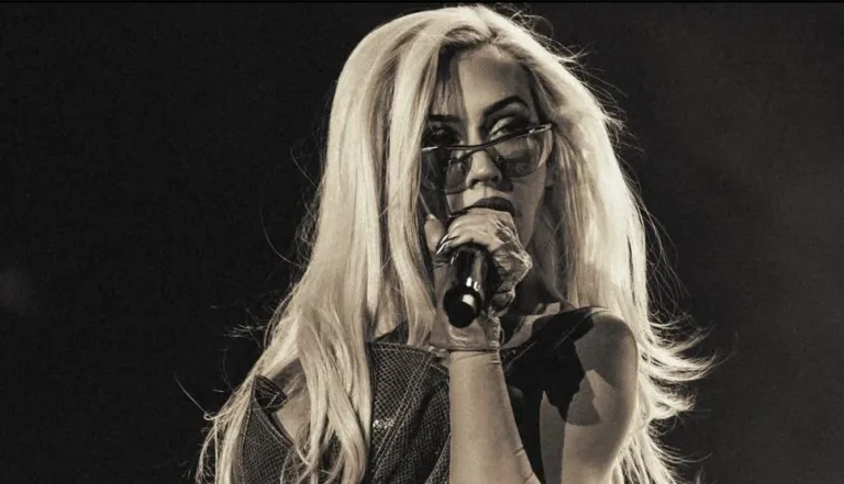 Acusan a Christina Aguilera de fraude por show de una hora