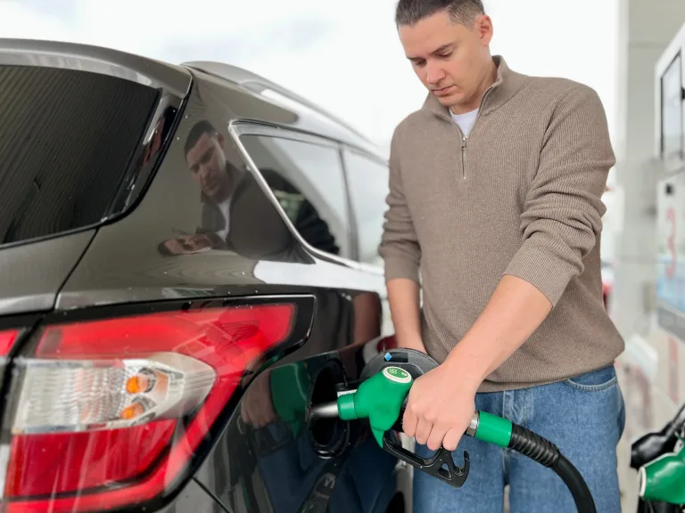 Trump anuncia medidas para frenar el alza de la gasolina