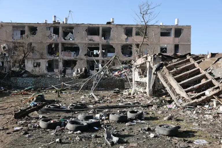 irán amenaza con cerrar ormuz