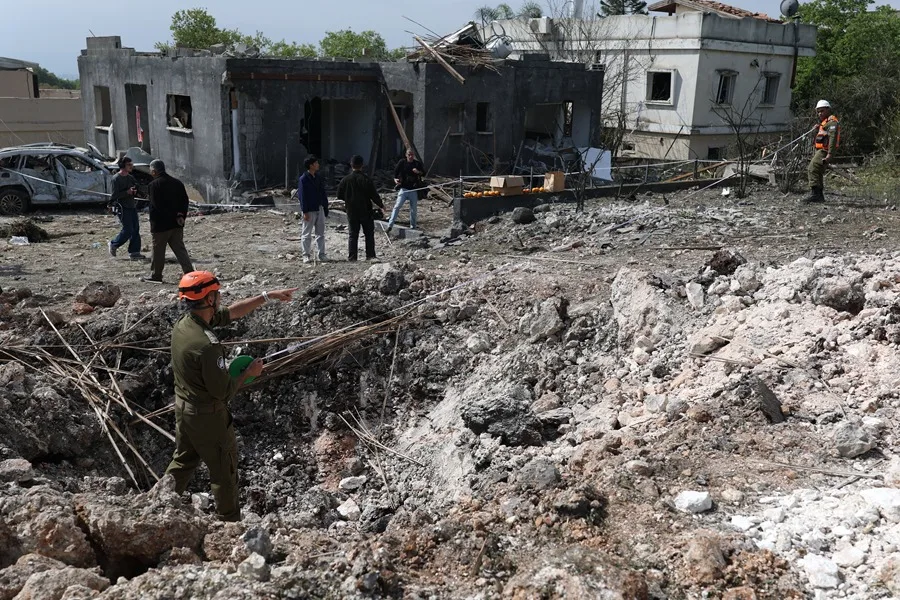 Trump anuncia bombardeo "poderoso" contra isla petrolera de Irán