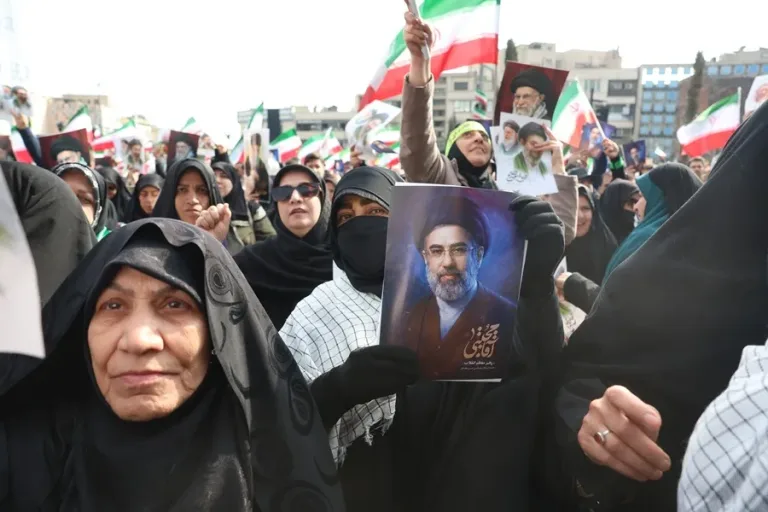 JD Vance dice que Mojtaba Jameneí está herido