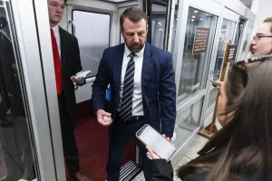 El reemplazo de Kristi Noem: ¿quién es Markwayne Mullin?