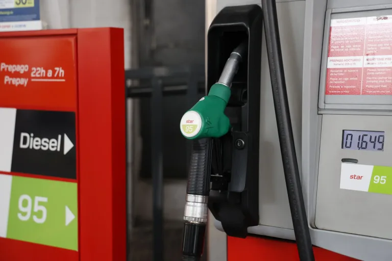 Precio del petróleo se dispara y alcanza los US$105