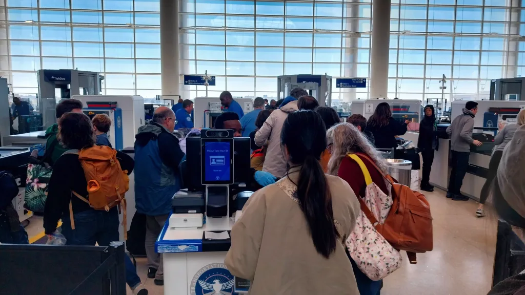 ¿Viajas en Semana Santa? Evita esperas de 4 horas en la TSA