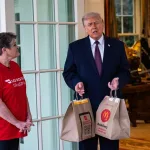 Todo sobre la repartidora que le llevó McDonald’s a Trump