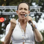 EE.UU. exige a Machado regresar a Venezuela