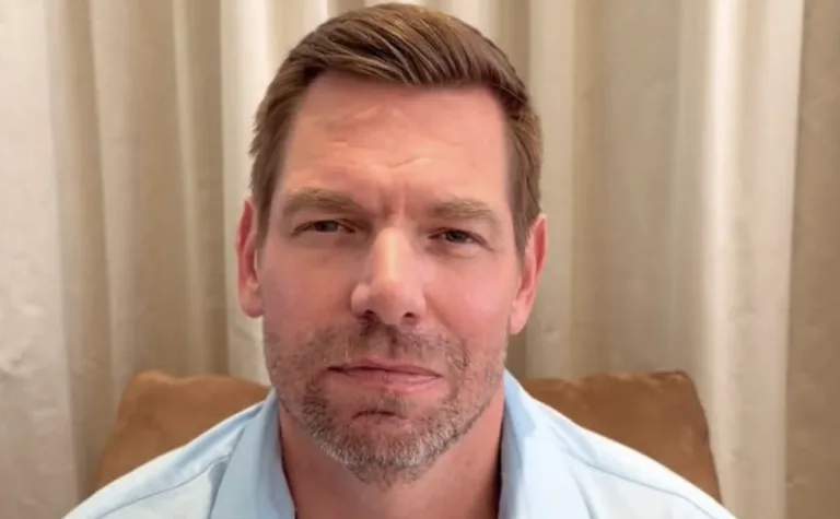 Demócratas retiran apoyo a Eric Swalwell en California