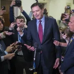 Exdirector del FBI se entrega