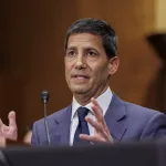 Fed: Tasas de interés no bajarán pronto, incluso con Warsh